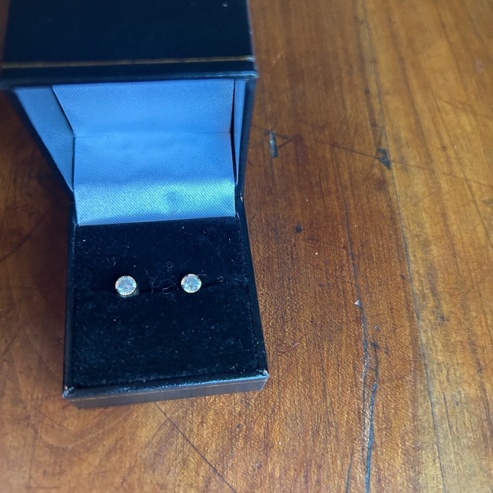 Bezel Gold Necklace and Earring Set - Picture 5 of 9